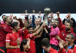 Türkiye de  Ampute Futbol Millî Takımının Dünya Şampiyonluğu Sevinci